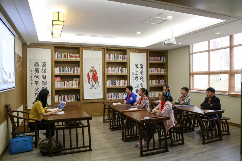 山東出版?zhèn)髅焦煞萦邢薰緝?nèi)容圖片展示