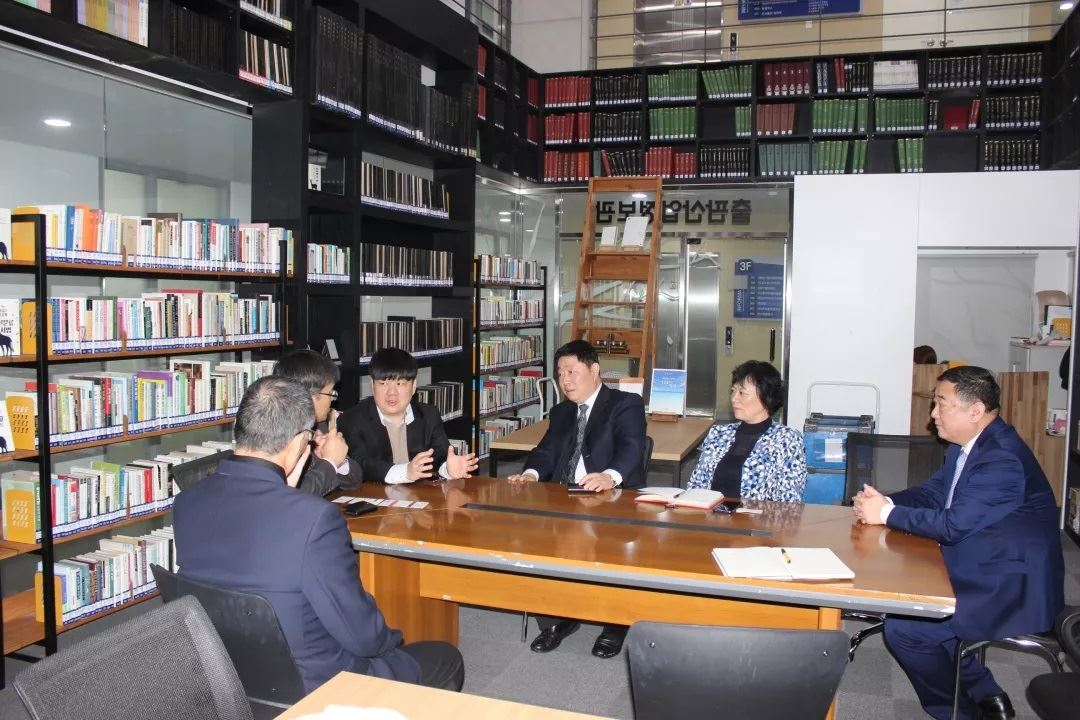 山東出版?zhèn)髅焦煞萦邢薰緝?nèi)容圖片展示