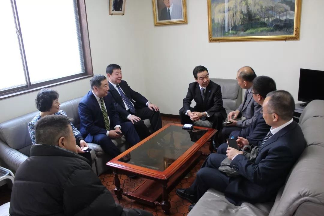 山東出版?zhèn)髅焦煞萦邢薰緝?nèi)容圖片展示