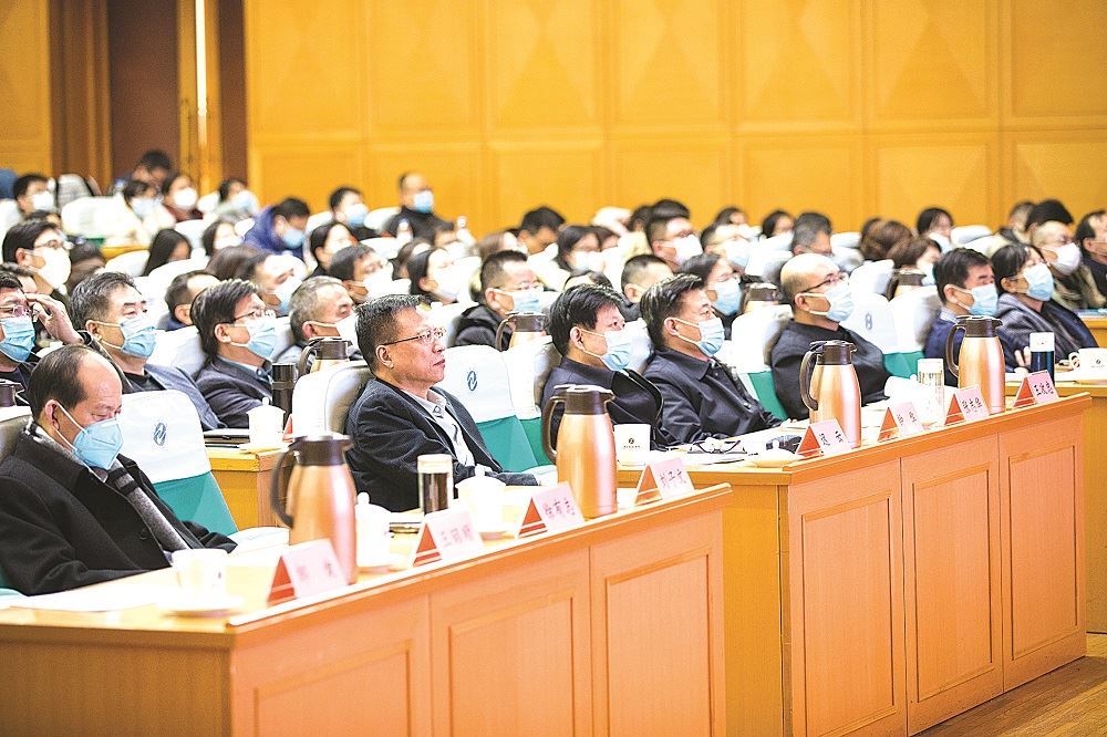 山東出版?zhèn)髅焦煞萦邢薰緝?nèi)容圖片展示